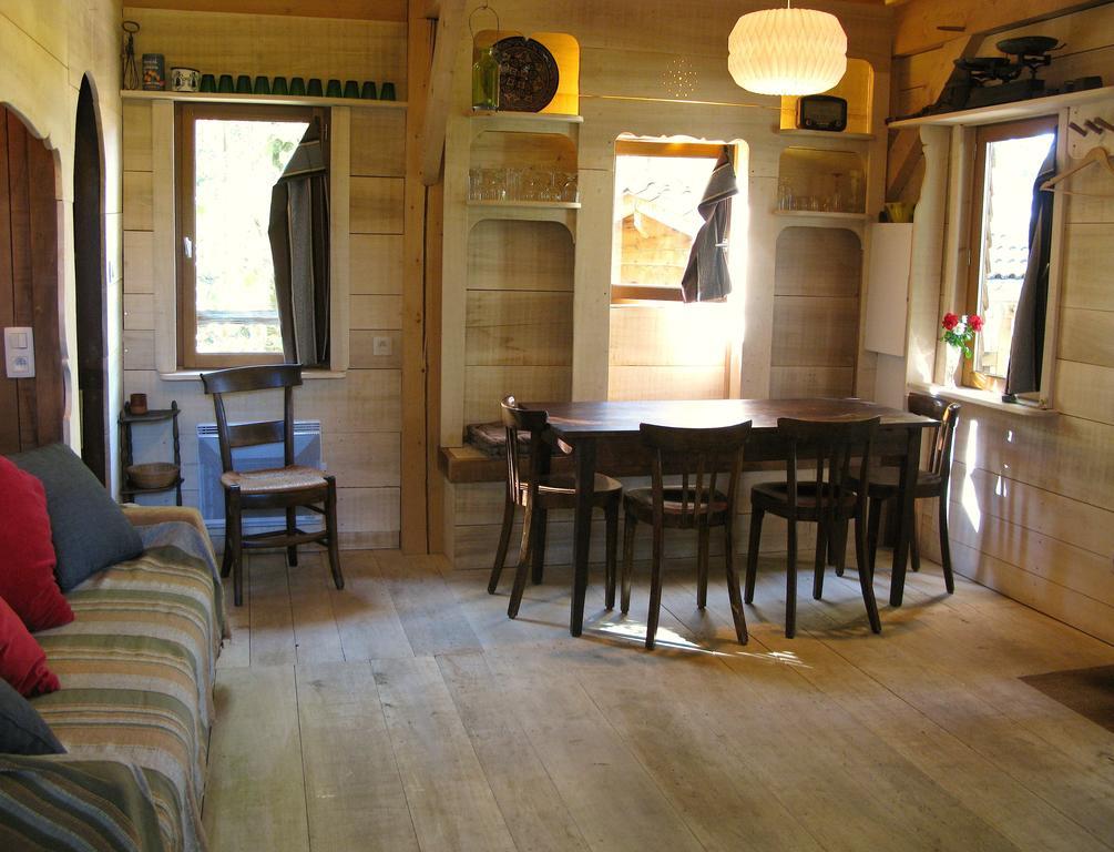 Les Cabanes Du Tertre Urval Exteriér fotografie
